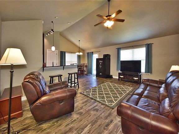 3rd image of 12221 Chesterfield Ln