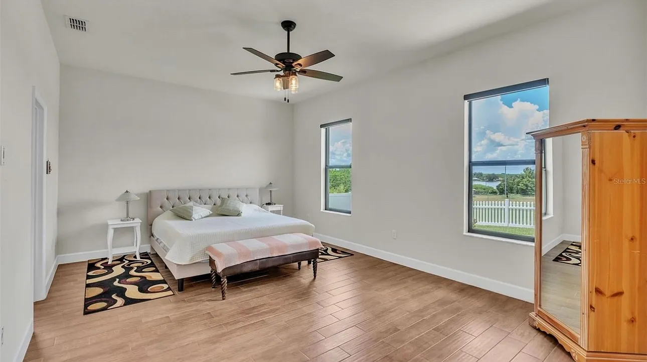 4 bed, 2354 sqft, $2,500 — Photo 4