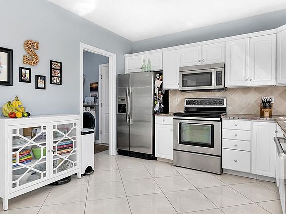 5th image of 30 Spencer Hill Ct