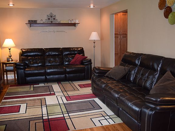 4th image of 3334 Roseview Dr