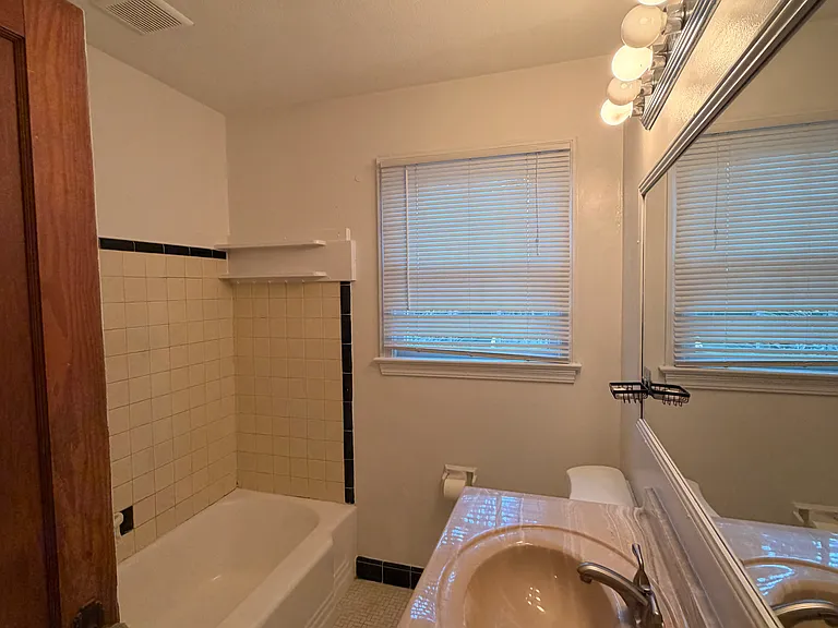 425 Laurina St — Photo 10