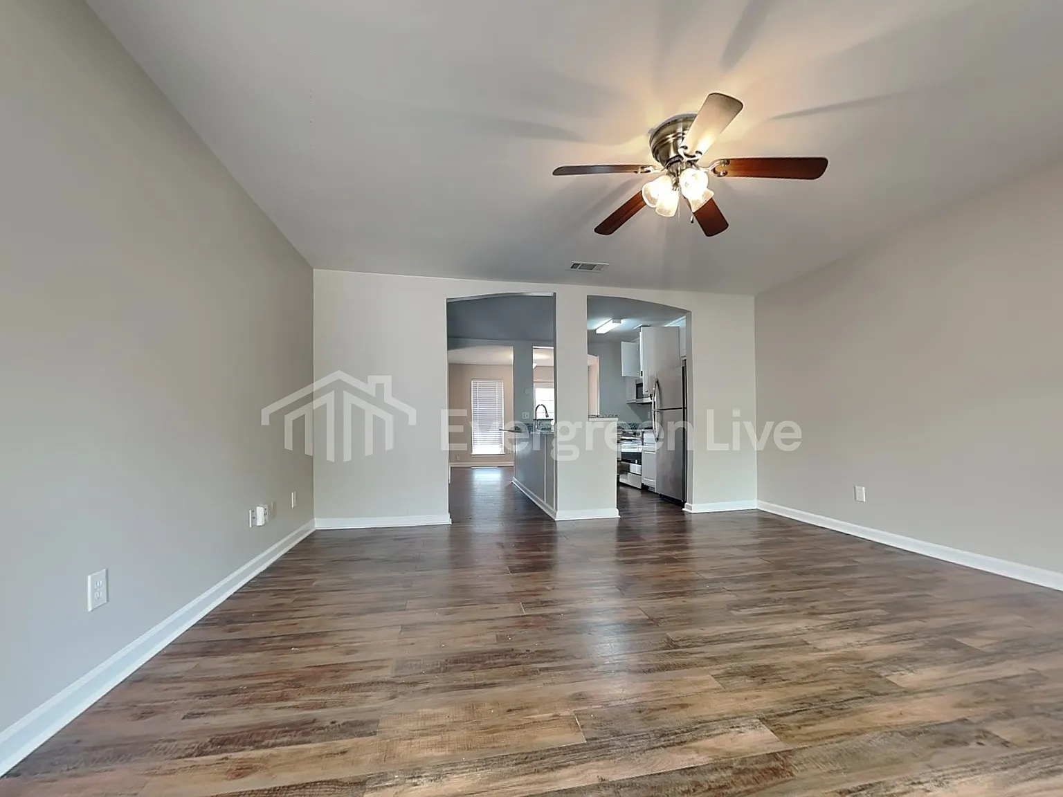 3 bed, 2.0 bath, 1220 sqft, $1,645 — Photo 3