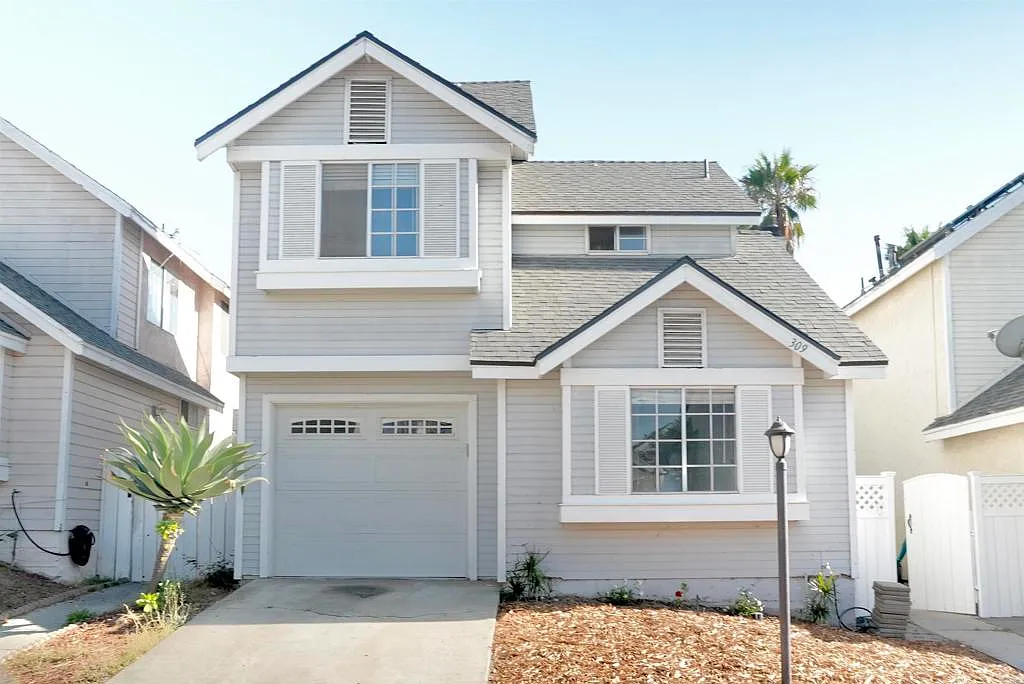 3 bed, 1307 sqft, $3,650 — Photo 1