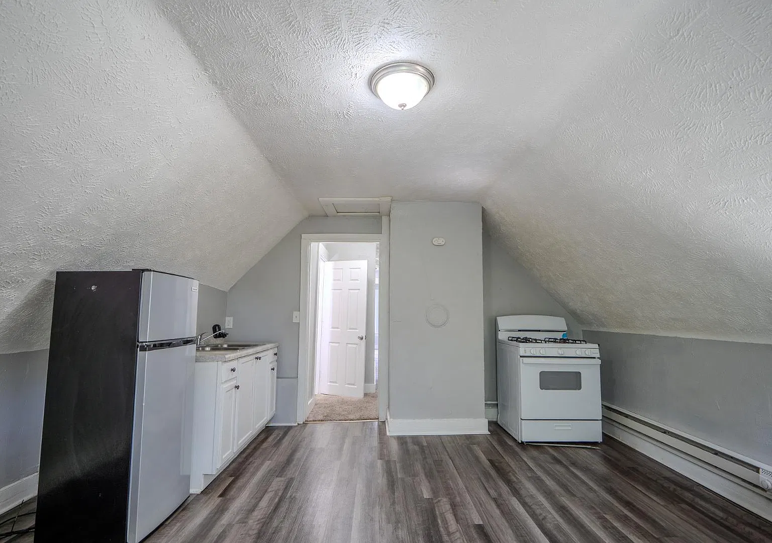 10022 Parkgate Ave - Unit 3 — Photo 1