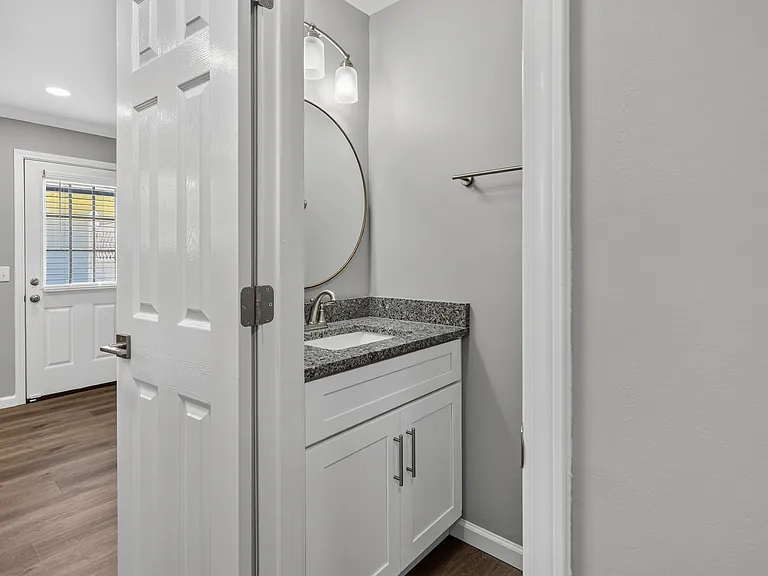 720 N Dixie Ave — Photo 8