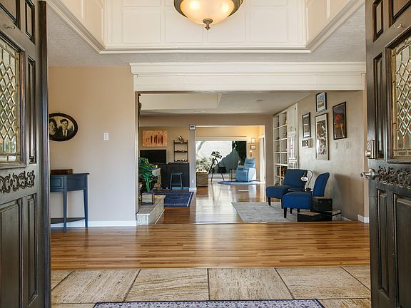5th image of 4704 Larchmont Dr NE