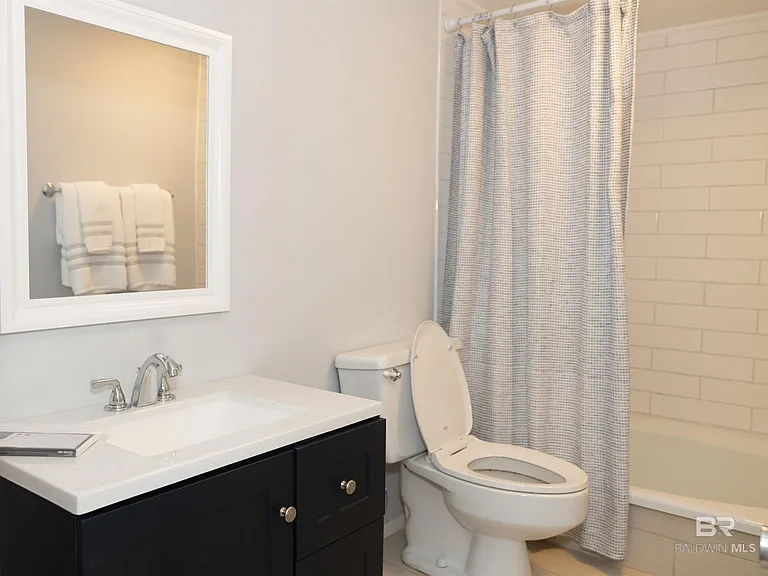 1046 Seacliff Dr N #2A — Photo 11