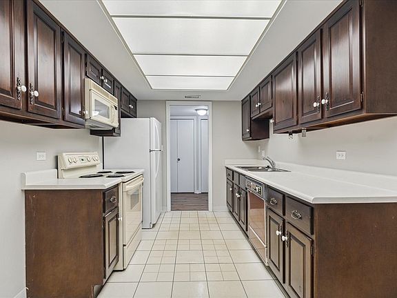 5th image of 2 The Court Of Harborside APT 311