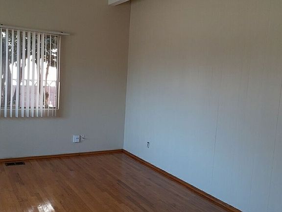 3rd image of 689 Myra Ave