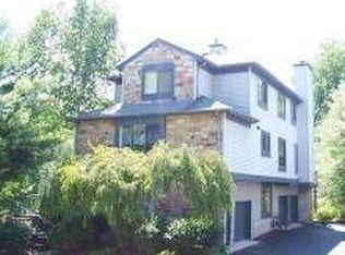 17 Overlook Dr, Hackettstown, NJ 07840