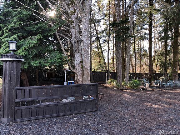 3rd image of 207 Olympic View Ave NE
