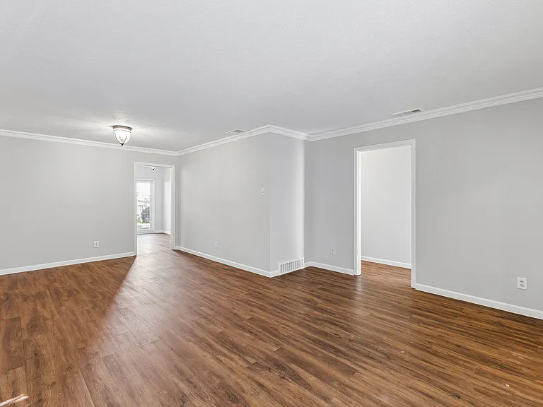 7023 Kingsbury Dr — Photo 4