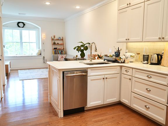 3rd image of 28 Bright St Unit 505
