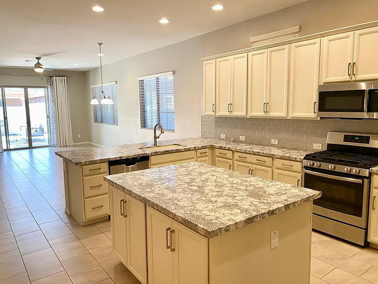 3047 E Austin Dr — Photo 6