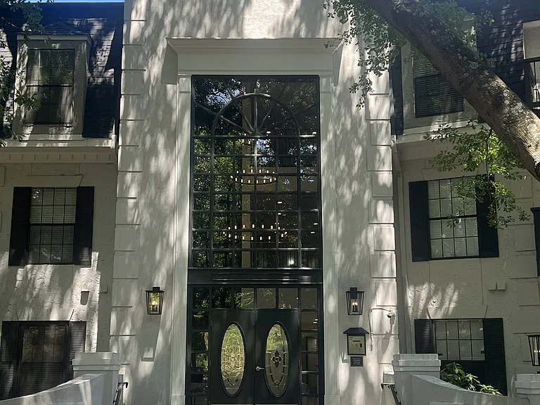 2301 Pine Heights Dr NE — Photo 1