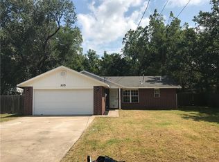 305 S Ozark St, Prairie Grove, AR 72753