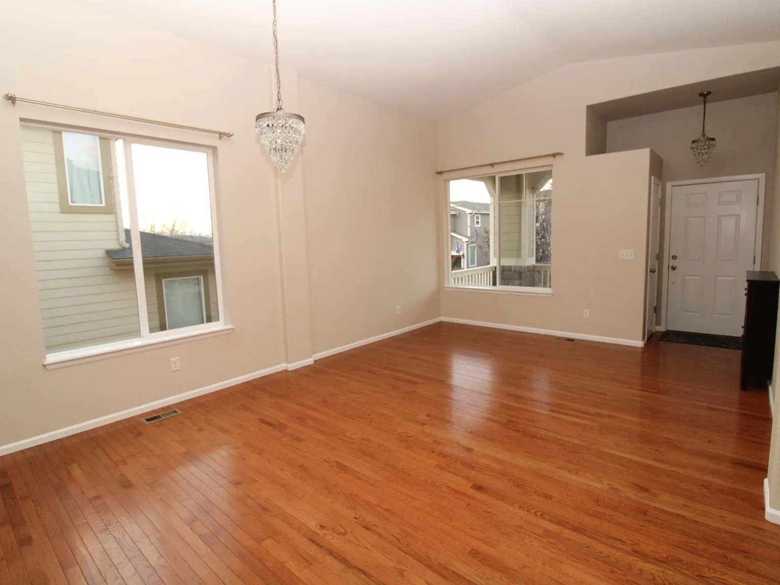 3 bed, 2170 sqft, $3,350 — Photo 2