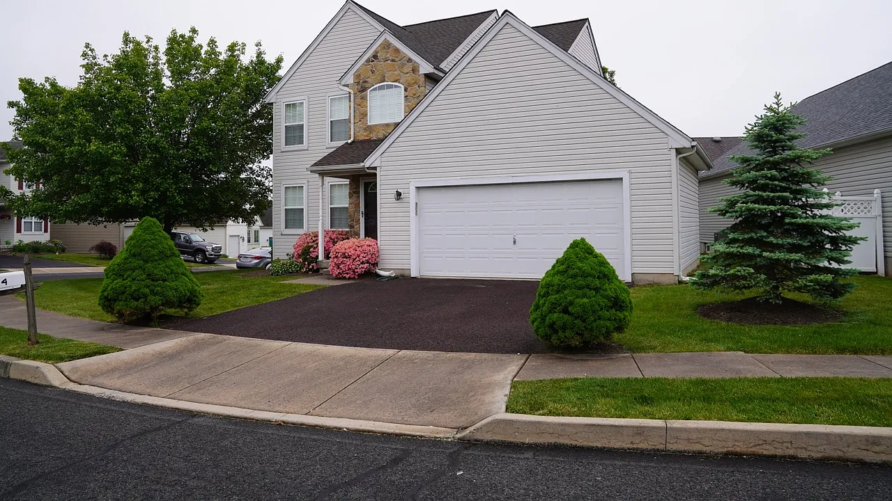 3 bed, 2.5 bath, 1802 sqft, $3,100 — Photo 2