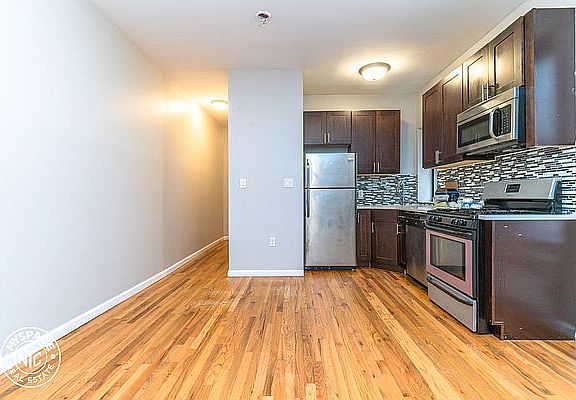 2nd image of 365 E 21st St APT 4B