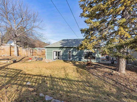 4th image of 1117 Custer St