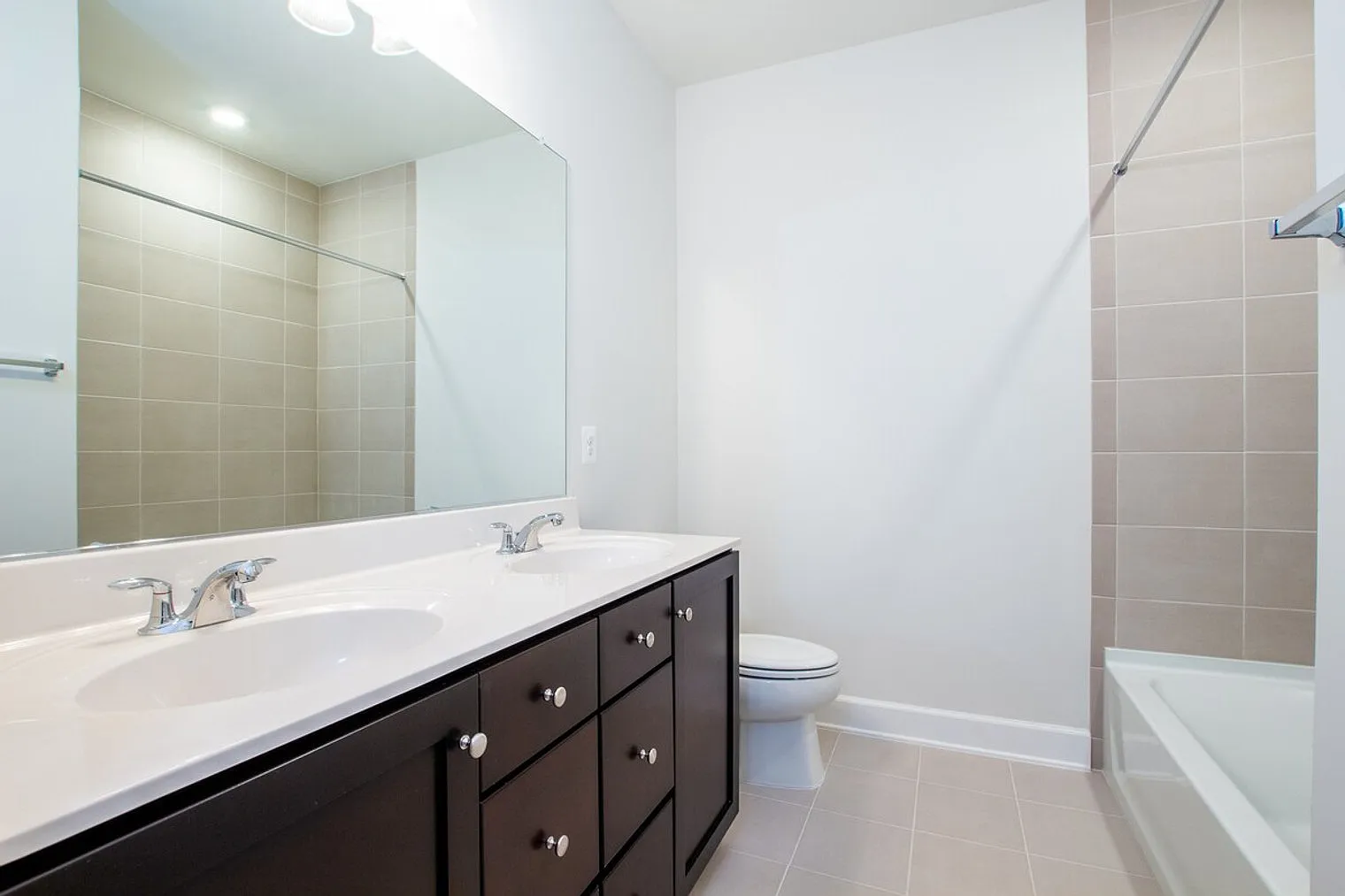 4 bed, 3.5 bath, 2744 sqft, $8,269 — Photo 3