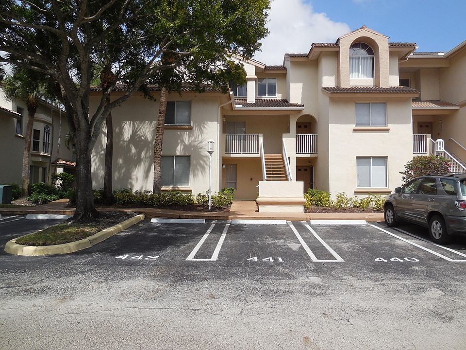 1st image of 21101 Glenmoor Dr