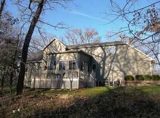 887 Stranberg Ct, Dixon, IL 61021