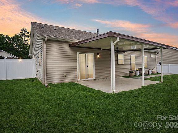 2nd image of 2021 Chantilly Ln