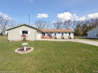 1180 Alice Dr, Lapeer, MI 48446