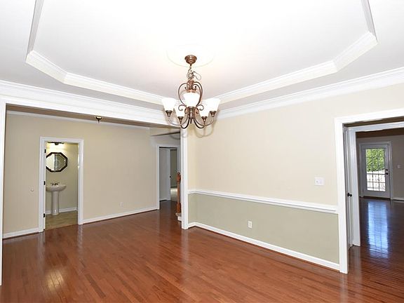 2nd image of 827 Jerryville St