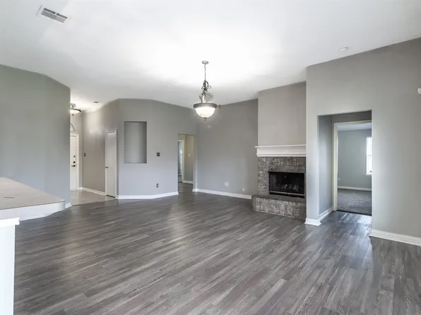 400 McMurtry Dr, Arlington, TX 76002