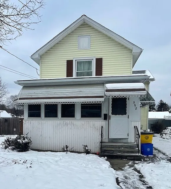 558 Coburn St photo 1