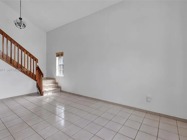 7811 SW 9th Ter — Photo 5