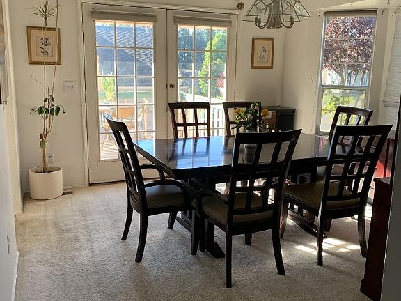 Dining room.