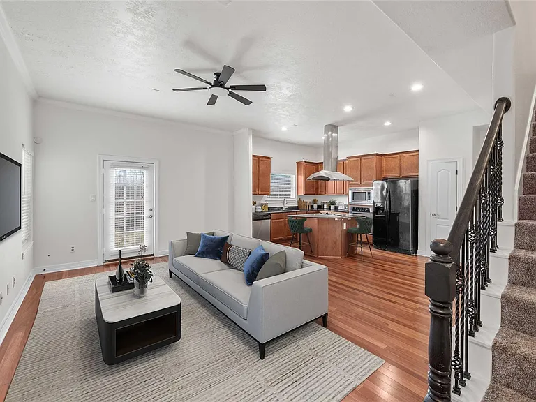 907 McKinney Park Ln — Photo 11