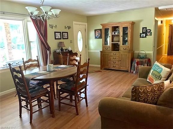 4th image of 115 Meadow Woods Dr