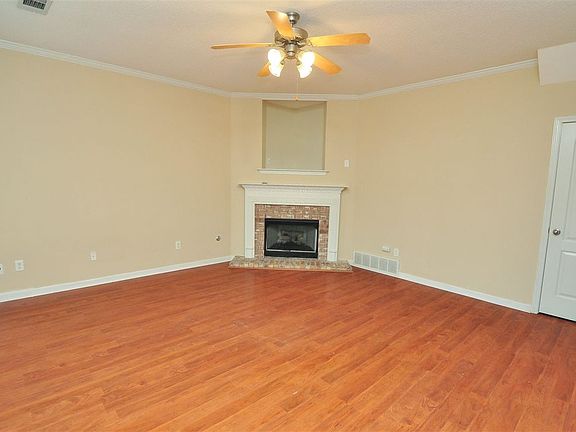 3rd image of 8699 Rogers Park Ave