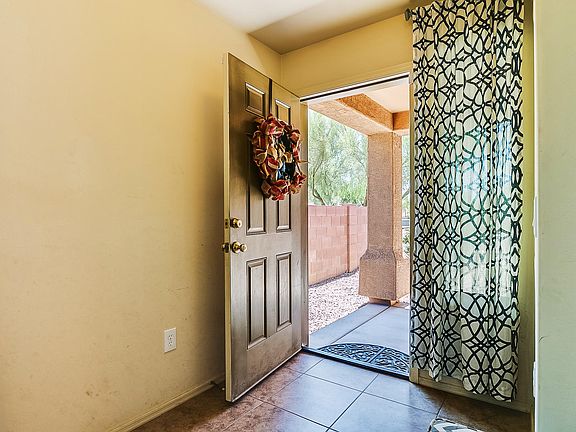 5th image of 838 W Calle Arroyo Norte