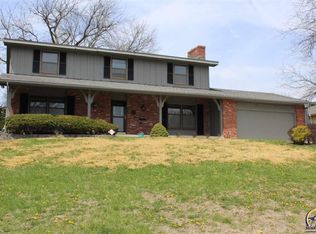 2300 SW 35th Ter, Topeka, KS 66611