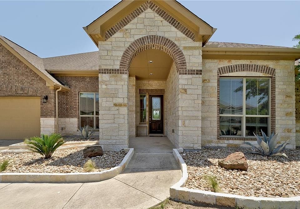 1st image of 319 Stone River Dr