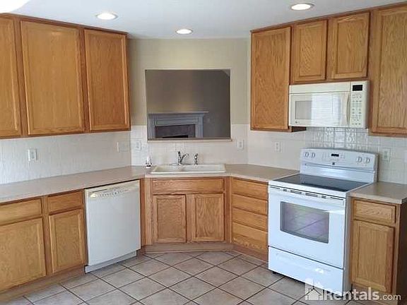 5th image of 121 Waterstone Dr
