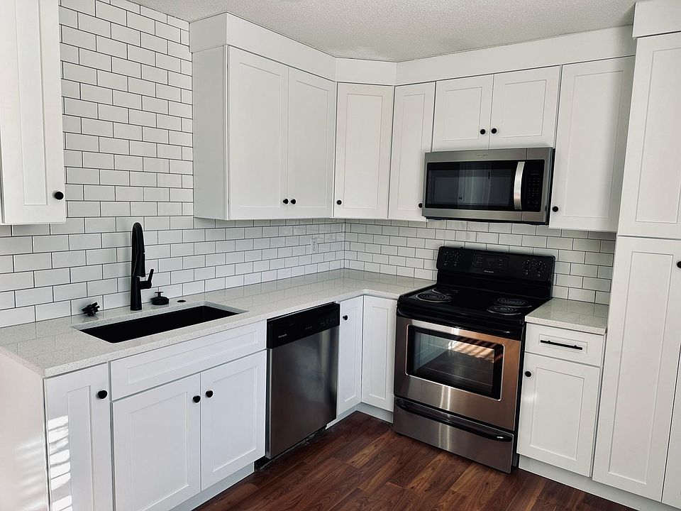 1st image of 414 Sellwood Cir