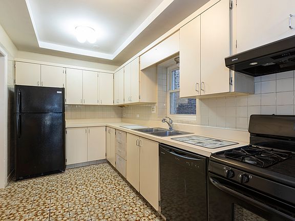4th image of 4820 N Rockwell St #1