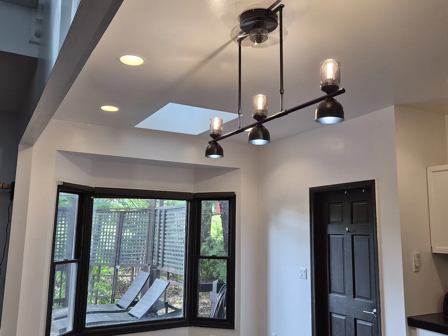 13928 Crest Hill Rd — Photo 3