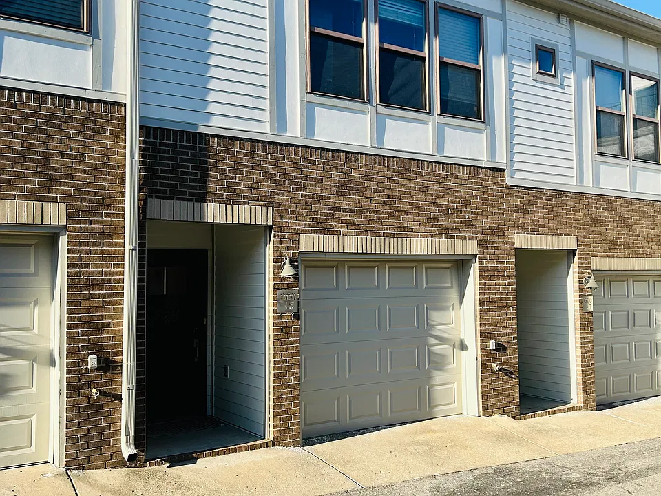 600 Garfield St #15