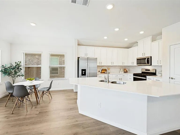 2906 Jasper Trl — Photo 4
