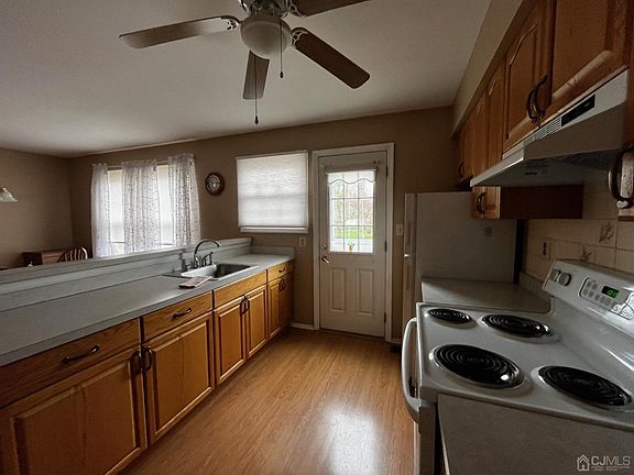 5th image of 24 Karwatt Ct