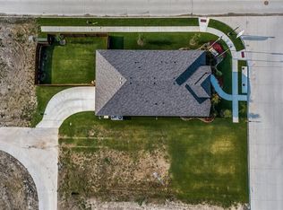 122 Happy Ln, Red Oak, TX 75154