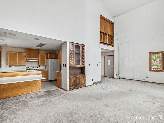 5th image of 10136 Connelley Ave NE