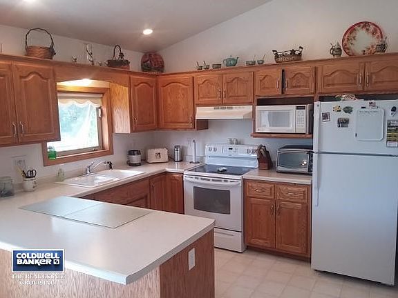 All kitchen appliances stay